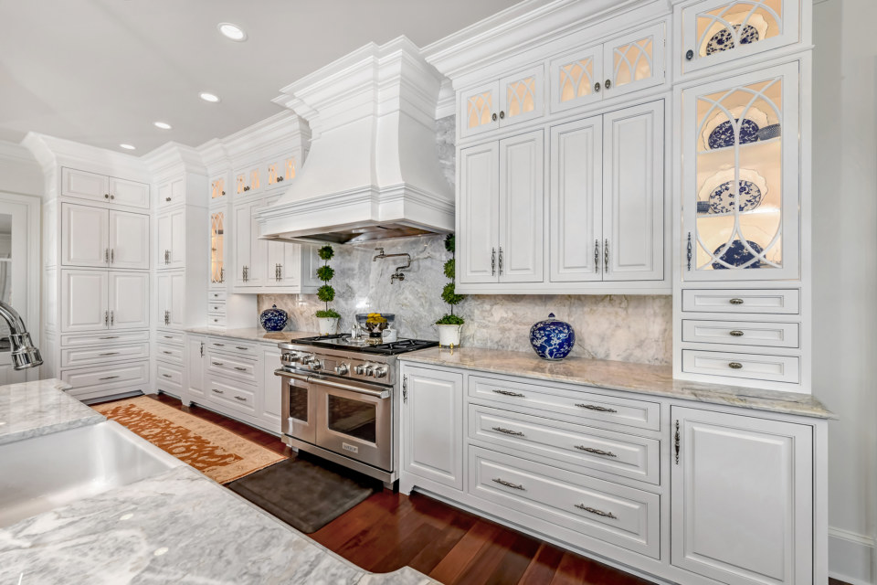 Glendale door style in painted Maple wood by Mevers Kitchen and Bath