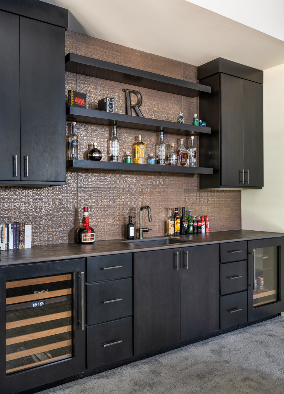 Wood Specie/Finish: Select Alder / Onyx; 20 Matte Door Style: Geneva II