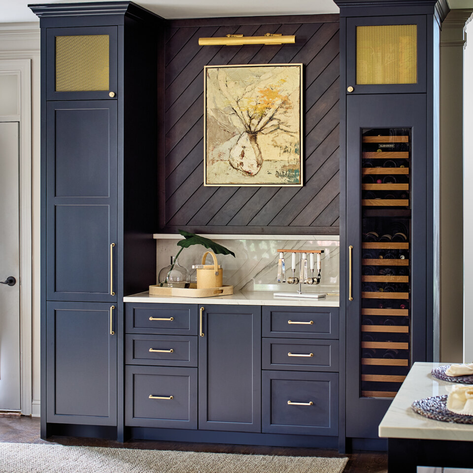 Wood Specie / Finish / Door Style: Painted Maple / Inkwell / Plaza Door Style Select Alder / Graphite / NA Created by Design Loft