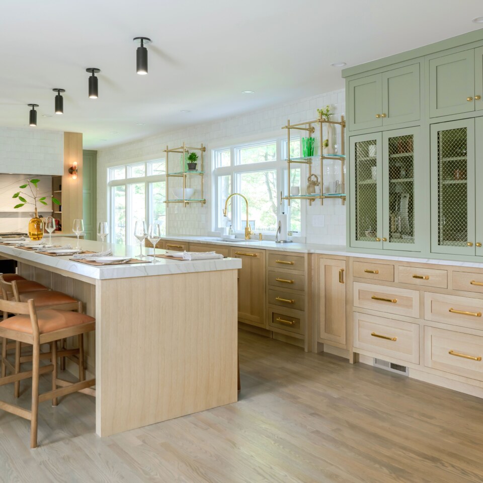 Mouser Design Gallery Contest Winner! Congratulations to @noahlillydesign Noah & Lilly Kitchen Design Co. Designer: Susanne Olsen & Madison Folmer Door Style/Colors: Amity / Slab on Square Inset Honeydew on Maple Cadet on Quarter Sawn Oak