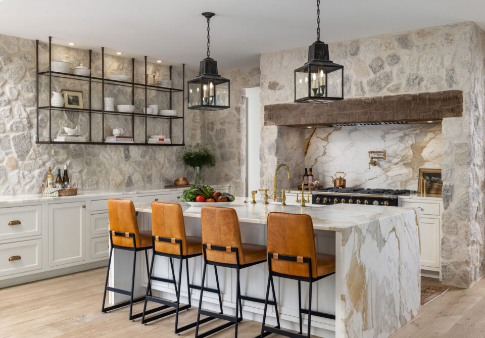 Created by Designed by @AlysonDerryInteriors Photo by MVP Detroit Door Style/Color: Plaza door, Painted MDF Linen Matte