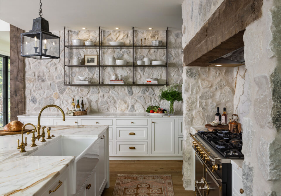 Created by EW Kitchens Designed by @AlysonDerryInteriors Photo by MVP Detroit Door Style/Color: Plaza door, Painted MDF Linen Matte
