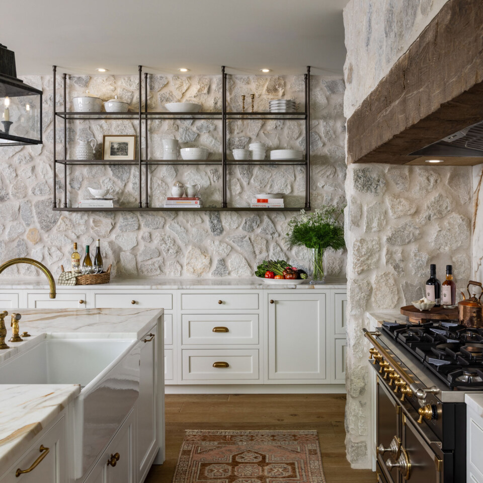 Created by EW Kitchens Designed by @AlysonDerryInteriors Photo by MVP Detroit Door Style/Color: Plaza door, Painted MDF Linen Matte