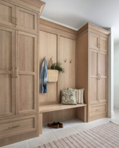 Designed by @AlysonDerryInteriors and Photo by MVP Detroit Door Style/Color: Richmond, QSO, Cadet Matte