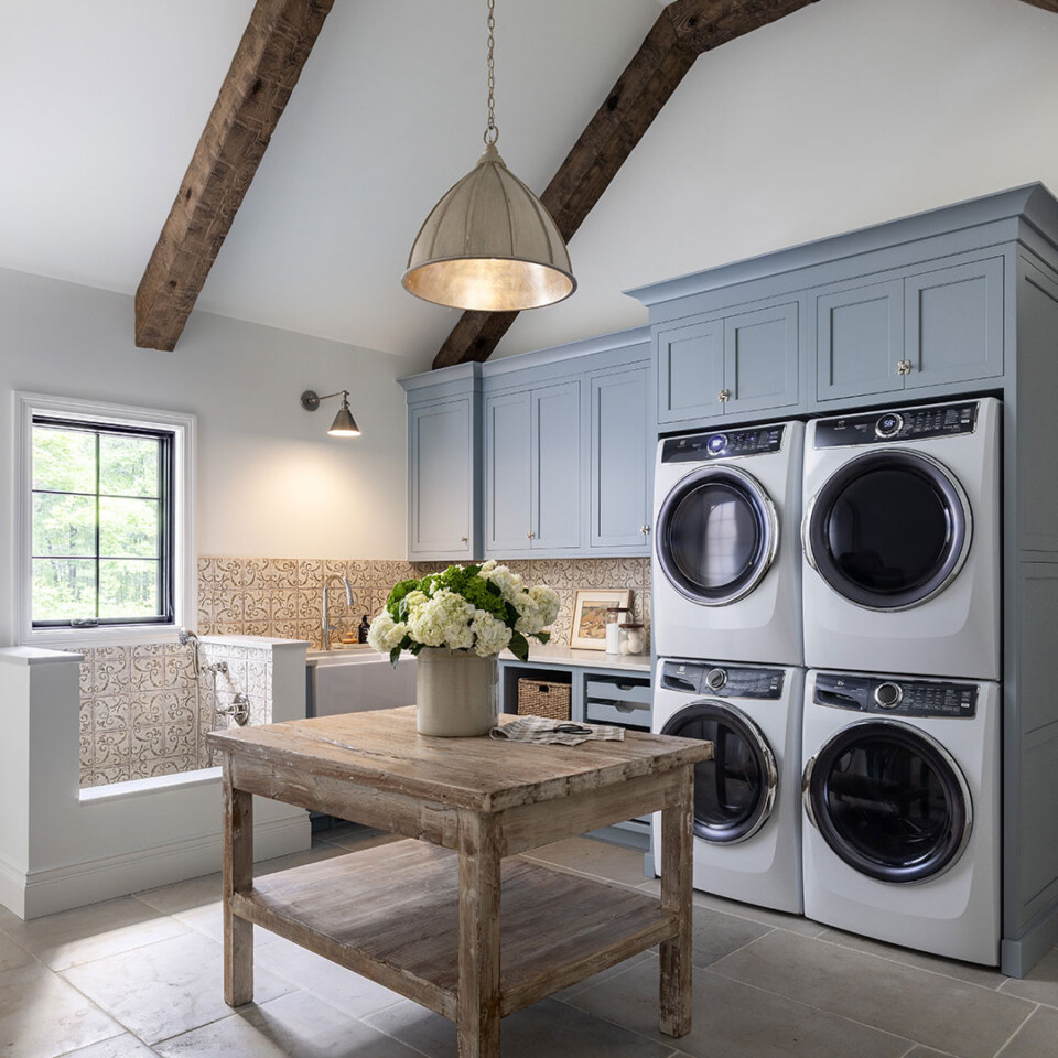 Designed by @AlysonDerryInteriors and Photo by MVP Detroit Door Style/Color: Richmond, Painted MDF Twilight Matte