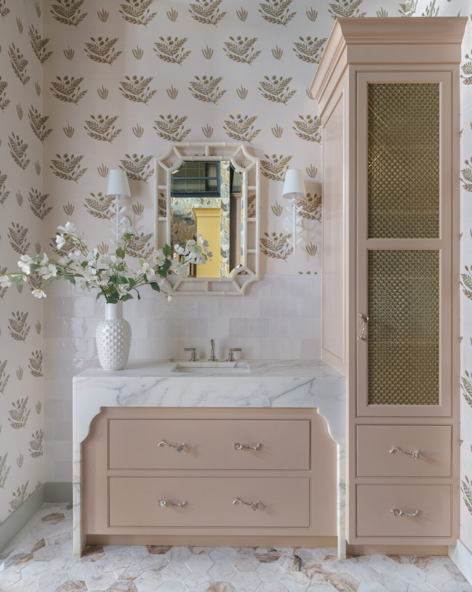 Beaded inset Amelia Setting Plaster #231-Mouser_Pink bathroom01