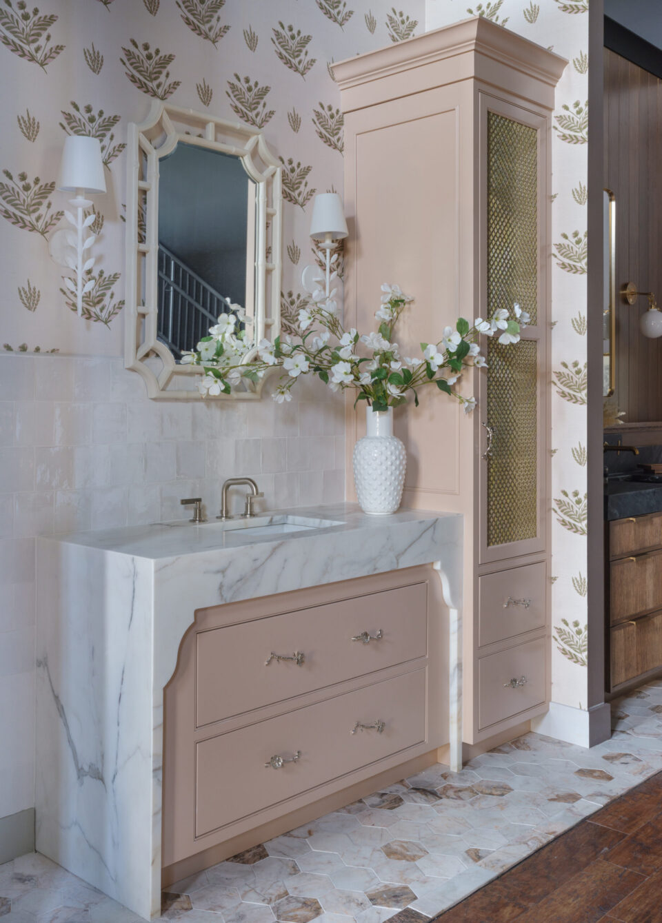 Beaded inset Amelia Setting Plaster #231-Mouser_Pink bathroom05