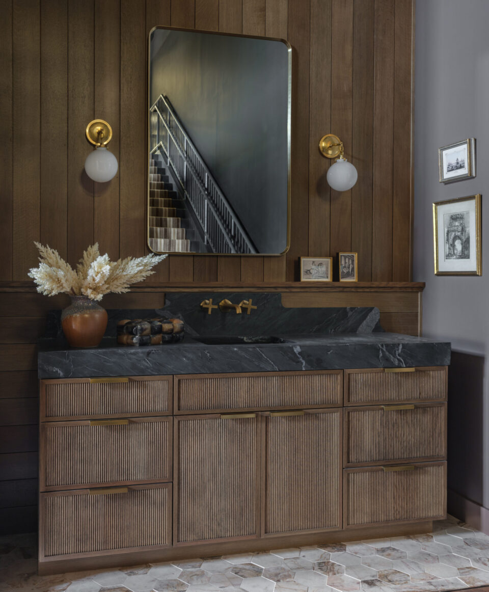 Euro Pembrooke VIntage Nautral Blk glacier QS-Mouser_brown bathroom02