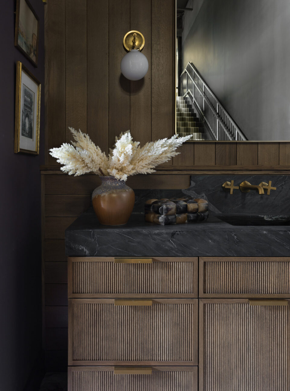 Euro Pembrooke VIntage Nautral Blk glacier QS-Mouser_brown bathroom03