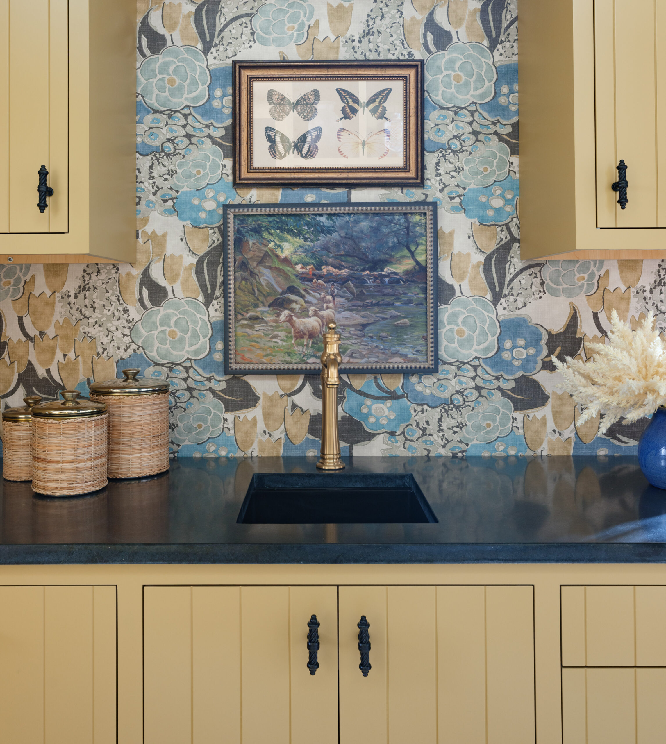 InsetAvalonV-Groove-Duster-showroom-mudroom-04