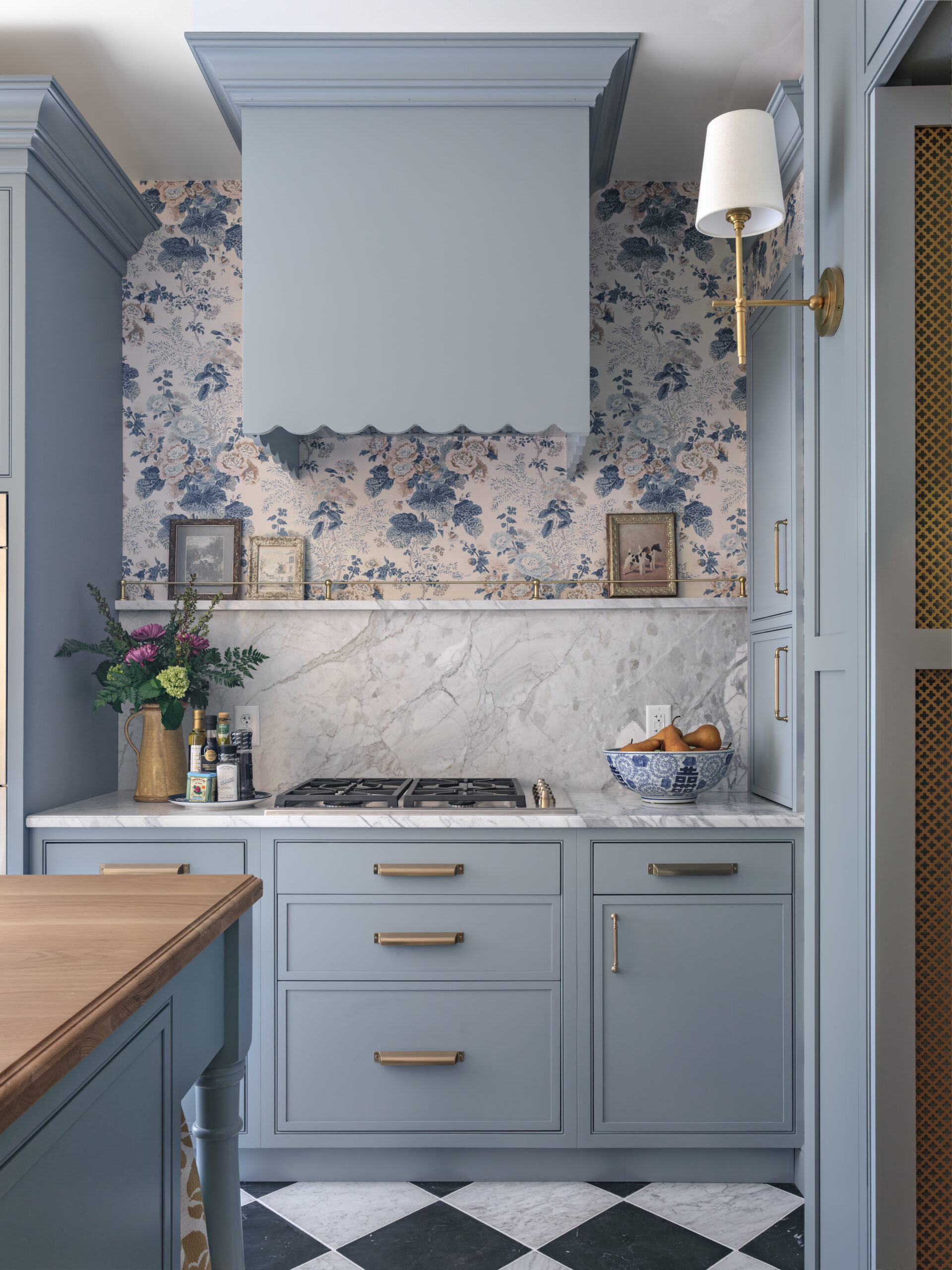Portrait beaded inset Twilight with slab drawers-Showroom_Blue Kitchen04