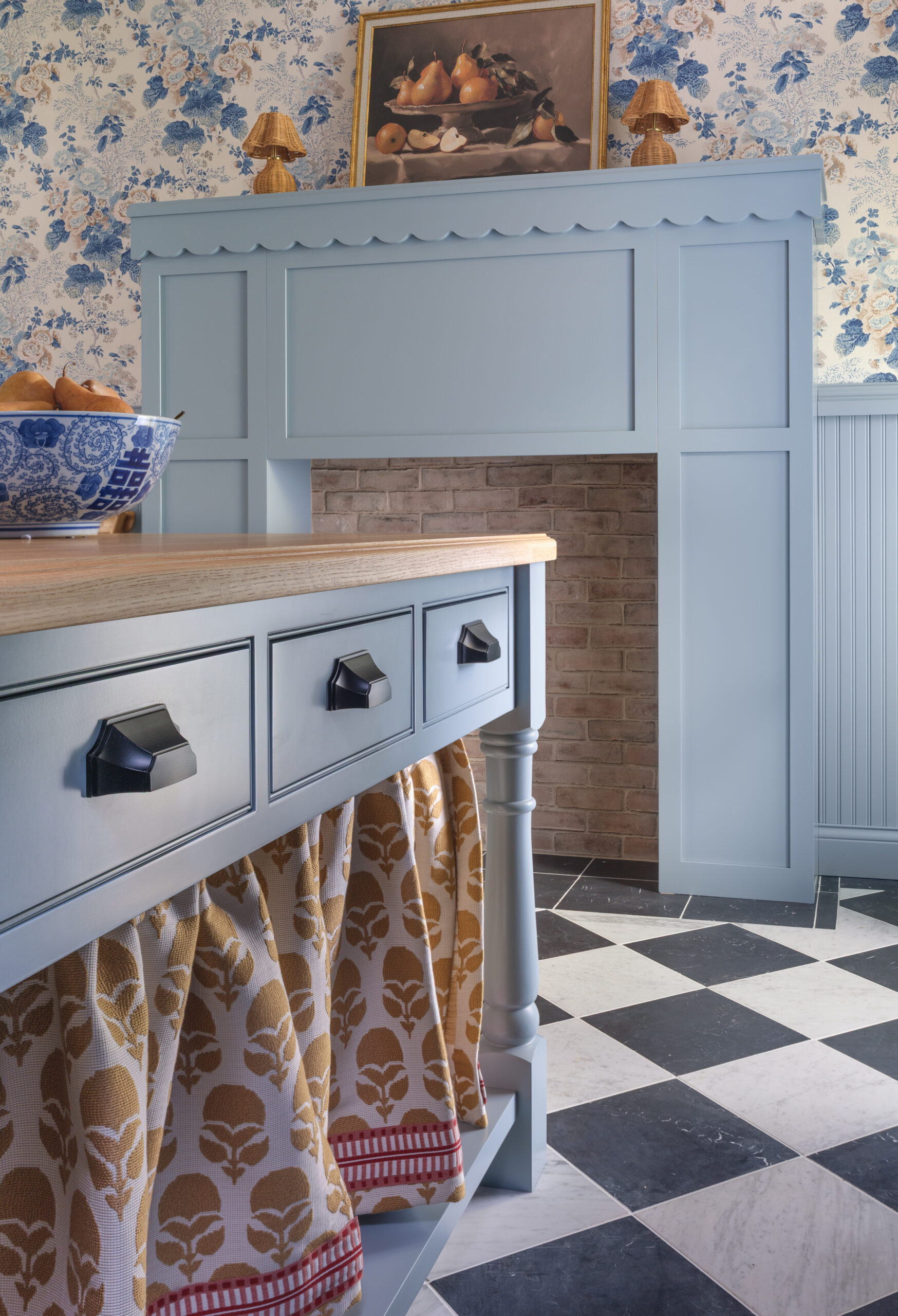 Portrait beaded inset Twilight with slab drawers-Showroom_Blue Kitchen07