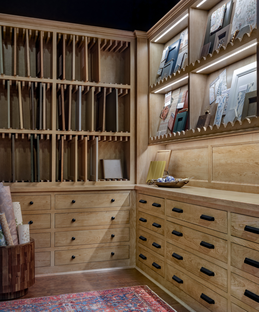 Euro Pembrooke Vintage Natural Black Glacier Quarter Sawn cabinetry-Mouser_selection center-03